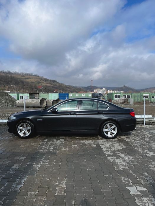 Vând BMW F10.   2011 2 L Diesel