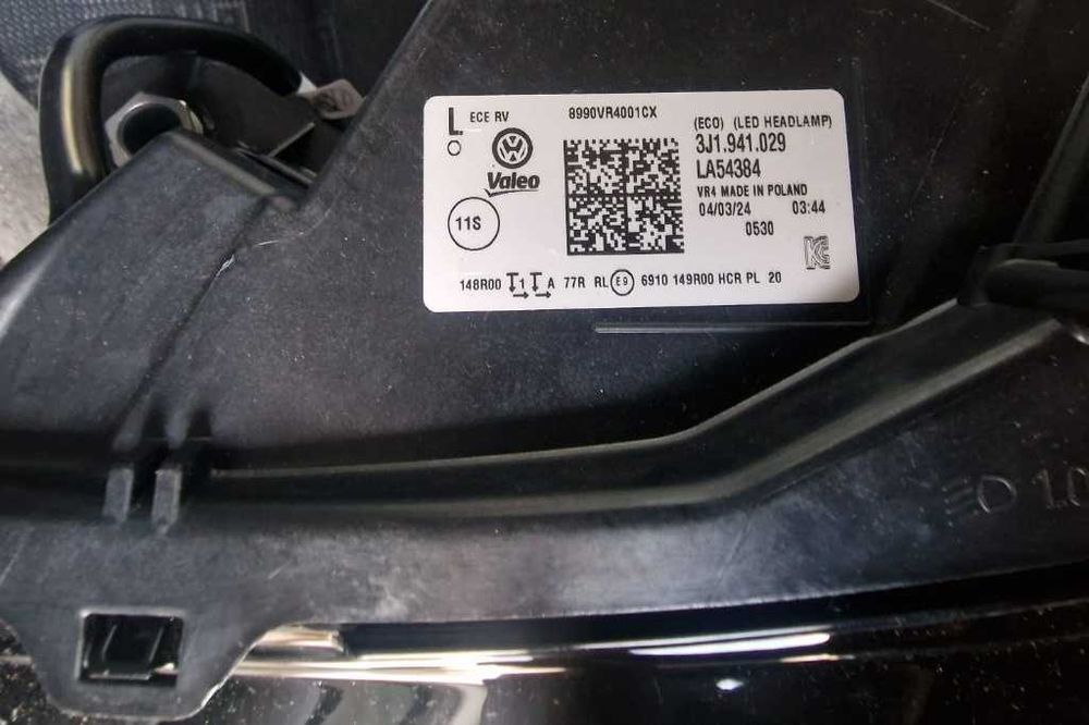 Far stanga si dreapta VW Passat B9 full LED