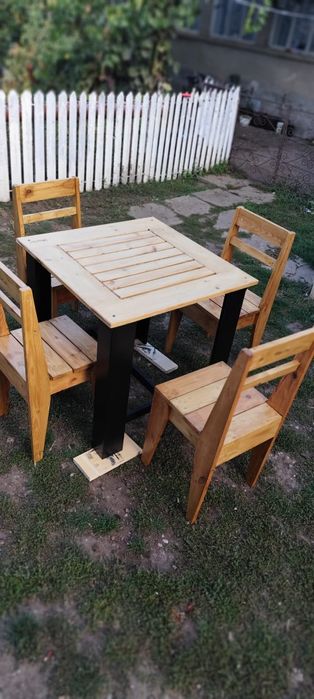 Masa + 4 scaune!