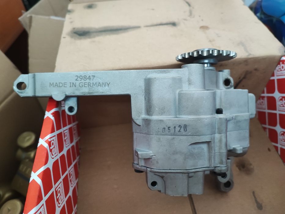 Маслена помпа за Мерцедес 642 лека кола