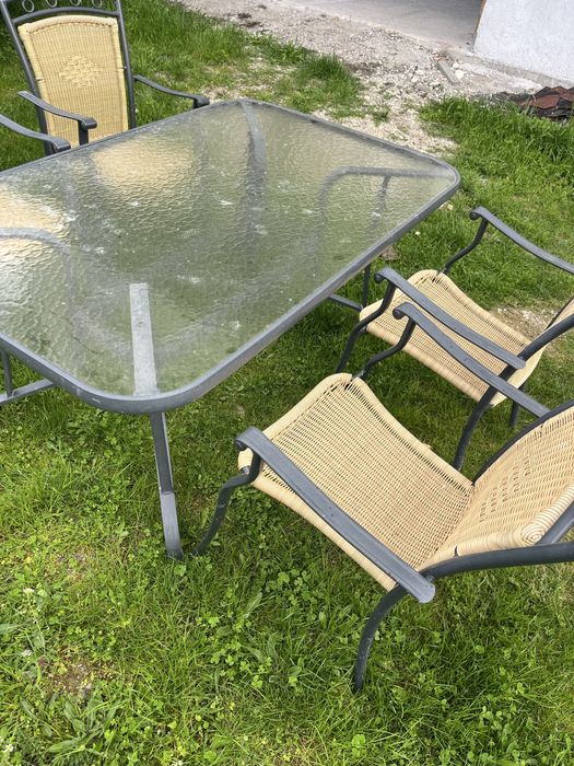 Маса и столчета за градинка