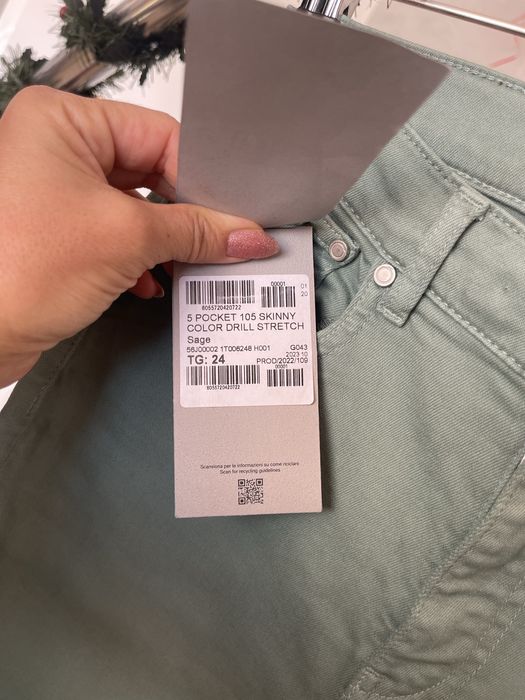 Нови панталони Trussardi оригинални,закупени от Италия.