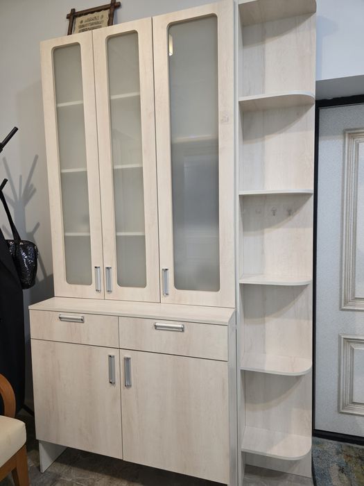 2 шкафа светлобежевых