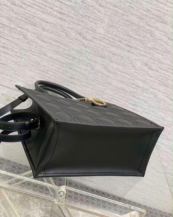 Дамска чанта Medium Dior Book Tote естествена кожа