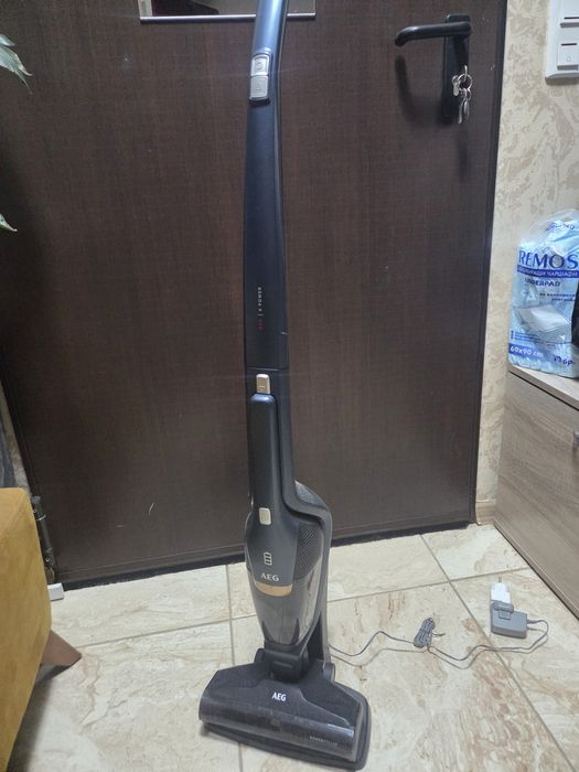 Вертикална безжична прахосмукачка AEG CX7-2-45AN