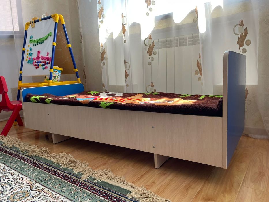 Детская кровать в отличном состояний