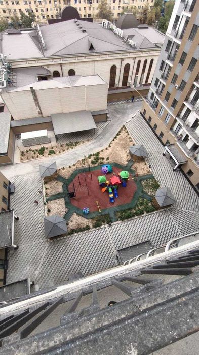 "Aviasozlar Plaza" ozimizning uyi zudlik bilan sotiladi. 3/8/10