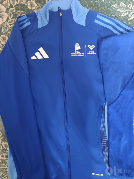 Продается оригинальный спортивный костюм Adidas
