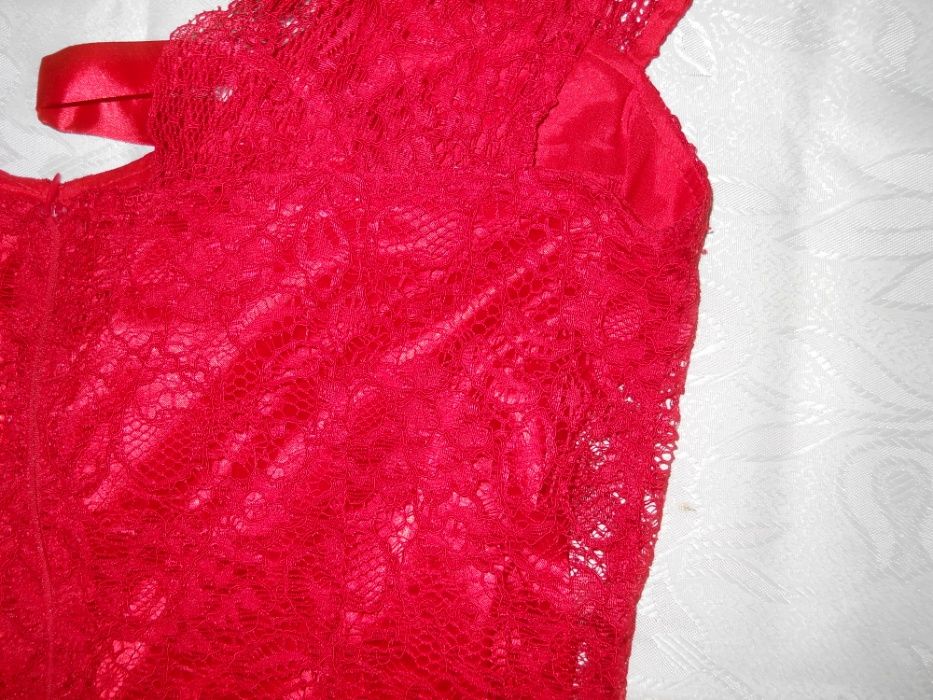 vand rochie rosie dantela