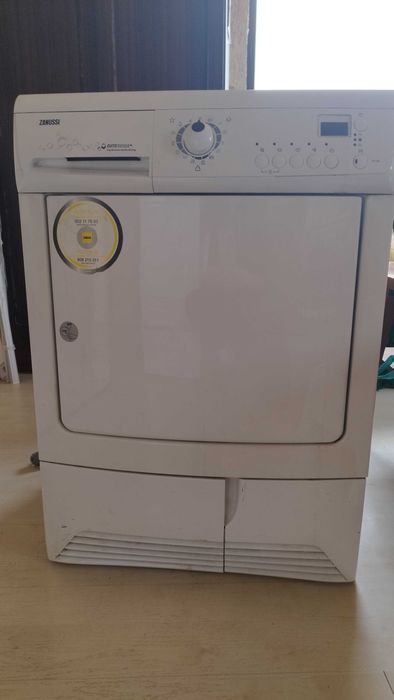 Сушилна Zanussi ZTE285