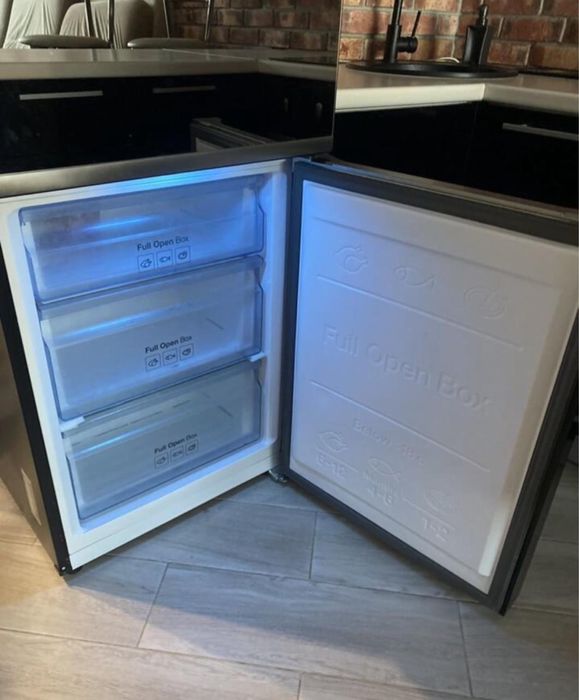 Холодильник Samsung