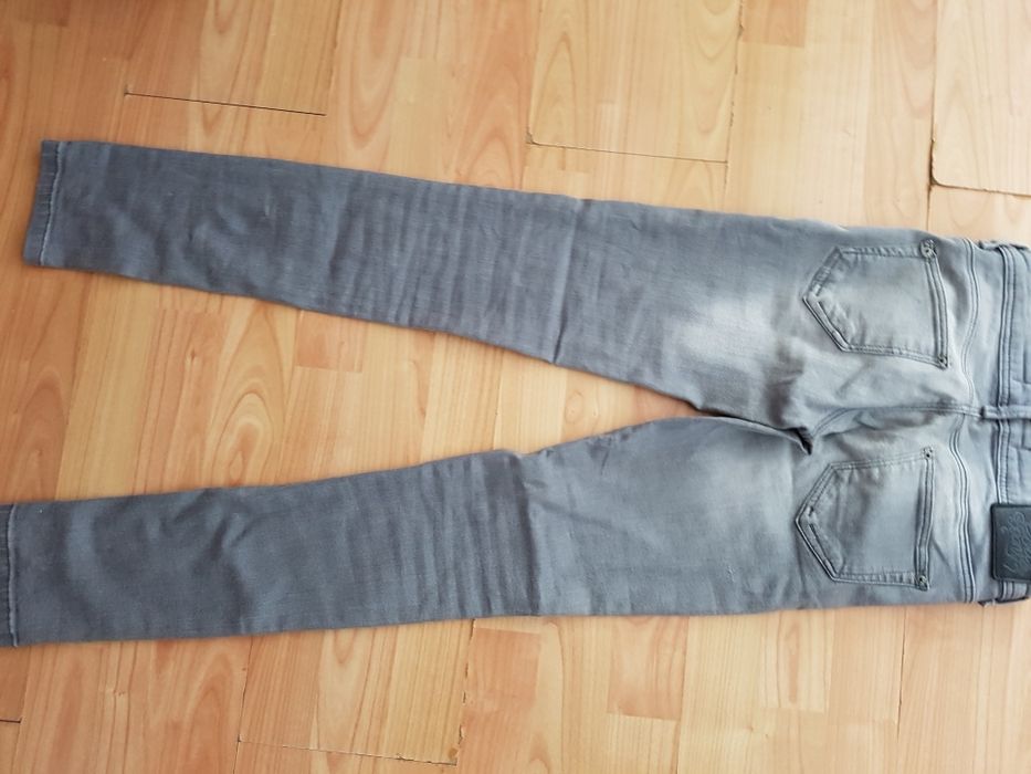 Blugi Bershka Denim gri si albastru marimea 32