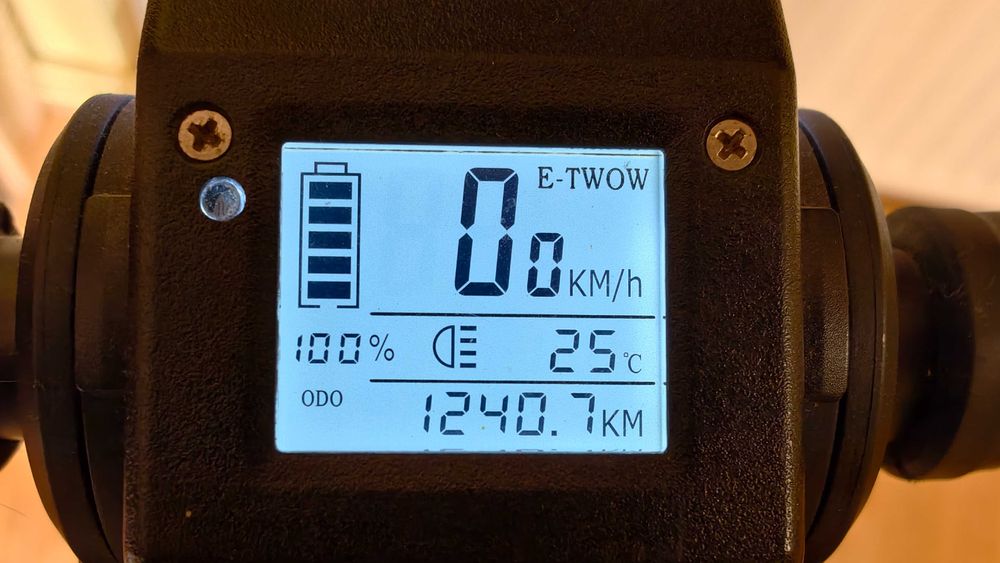 Trotineta eTwow Booster neagră, în stare foarte bună, sistem KERS!