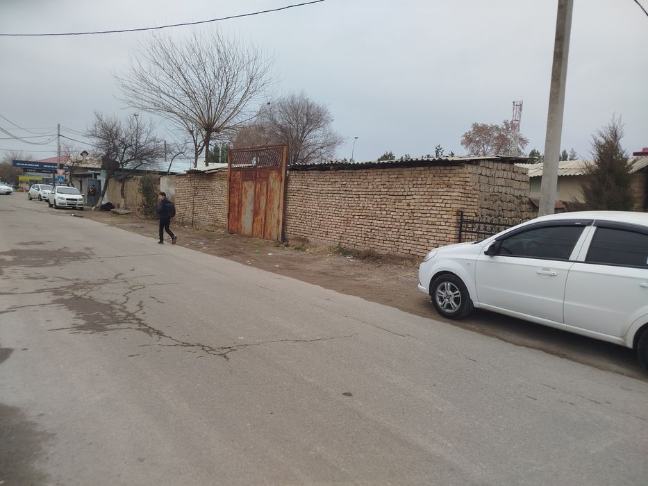 Продам под строительство 2сотых землю