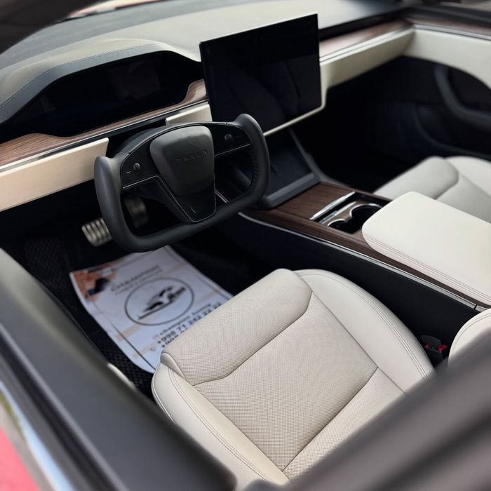 TESLA MODEL S идеальном состоянии