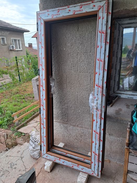 Продавам PVC врата