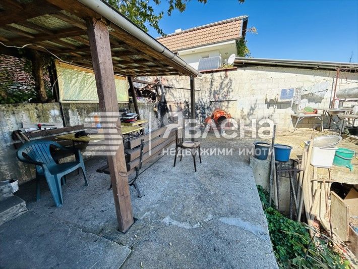 Малка спретната къщичка с чудесна морска панорама!