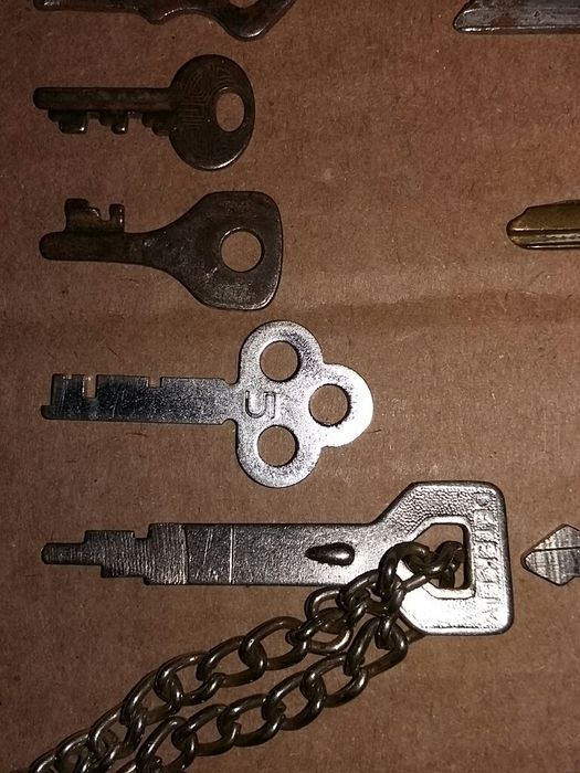 Ключове от стари мотоциклети, автомобили и др.