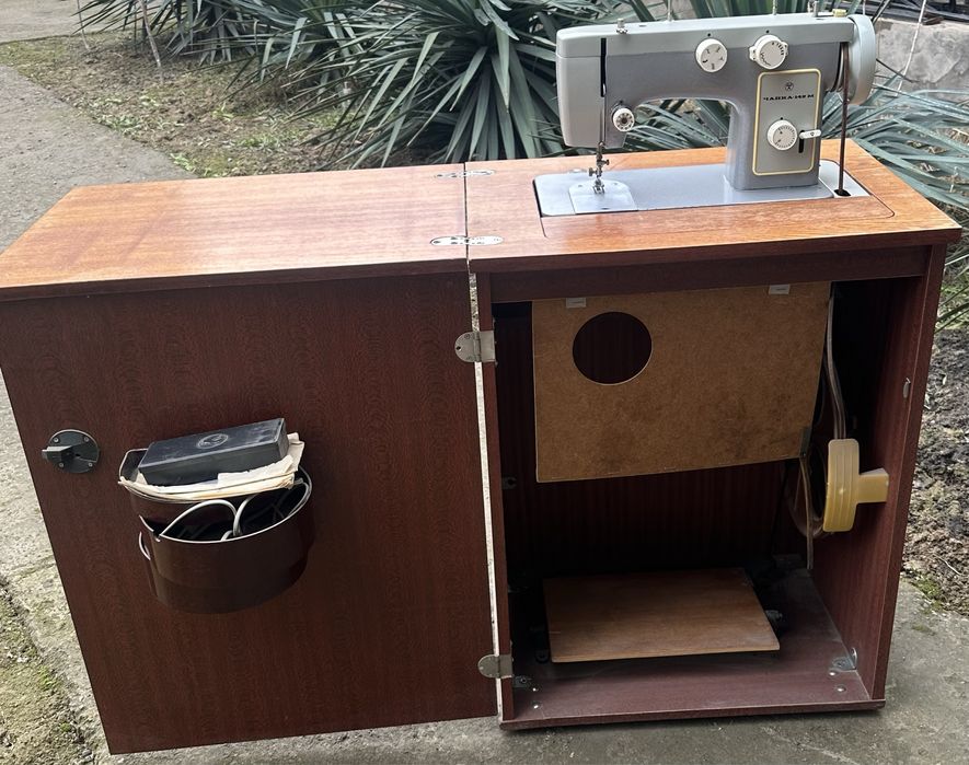 Продаю швейную машинку Чайка 142 М