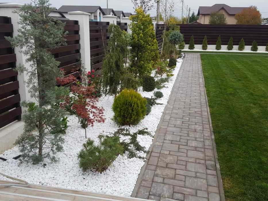 Ofer servicii de întreținere și amenajări grădini.