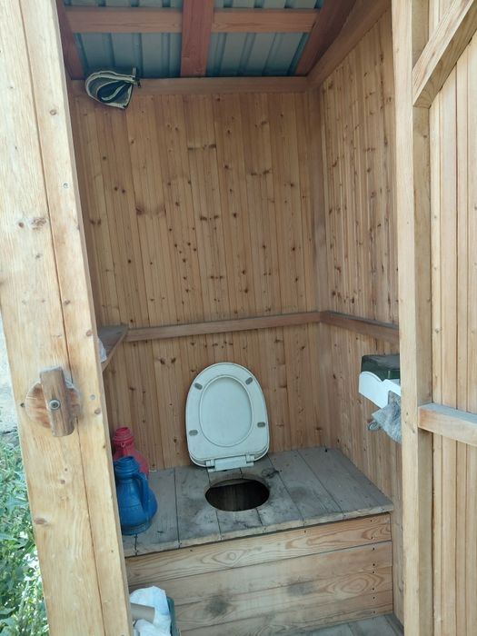Туалет уличный почти новый