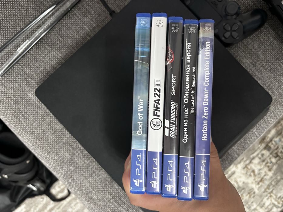 Ps4 1TB. 2 джойстика и 8 игр.