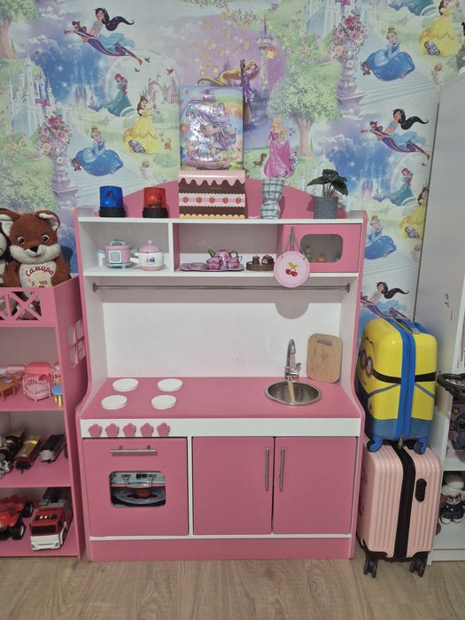 Продам кухню для девочки