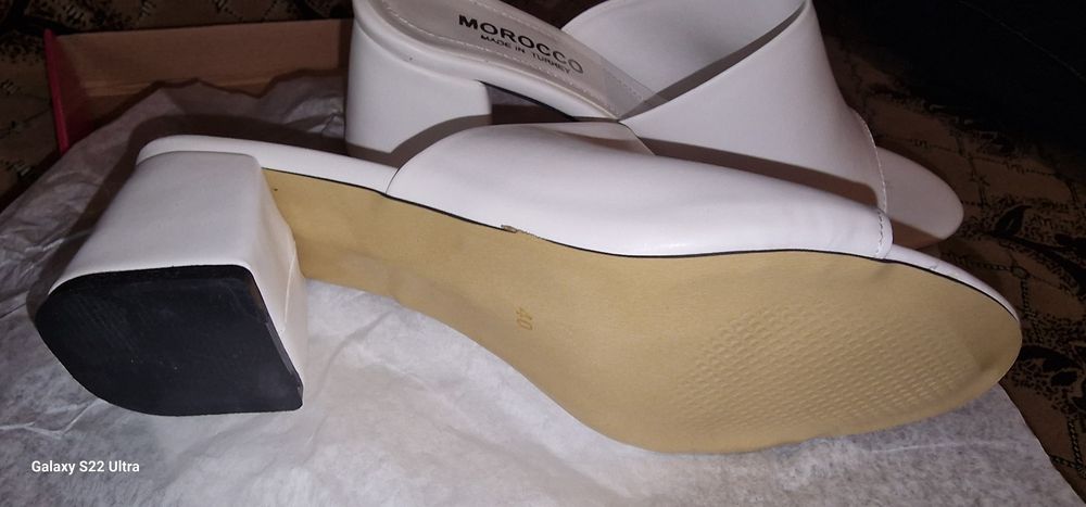 Papuci albi marimea 40