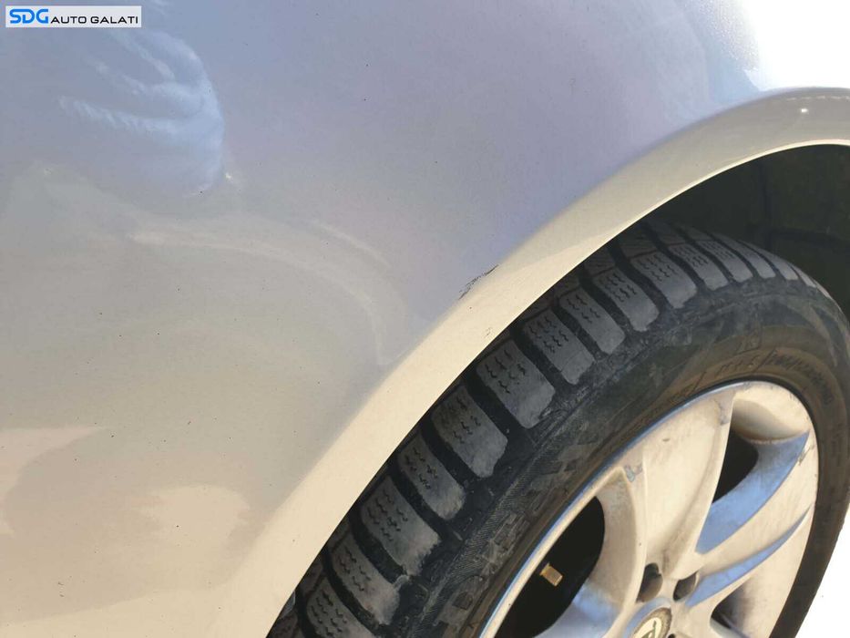 Aripa Dreapta Fata Skoda Octavia 2 Facelift FL 2008 - 2013 (inceput de rugina) Culoare LA7W Brilliant Silver Metallic [Q1962]