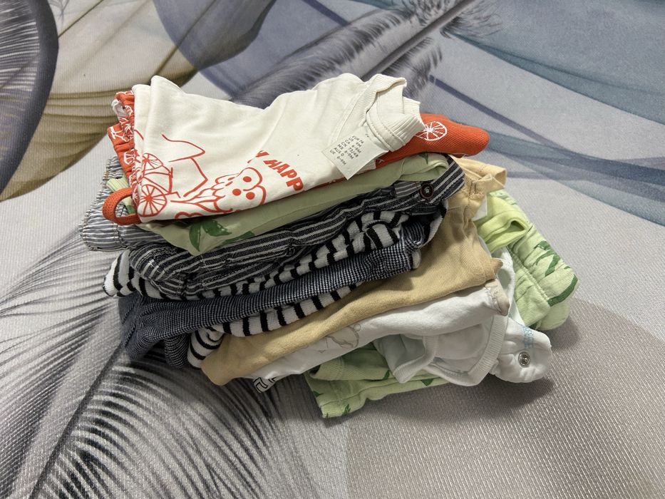 Lot de Tricouri+pantaloni scurti marimea 74 (6/9 luni)