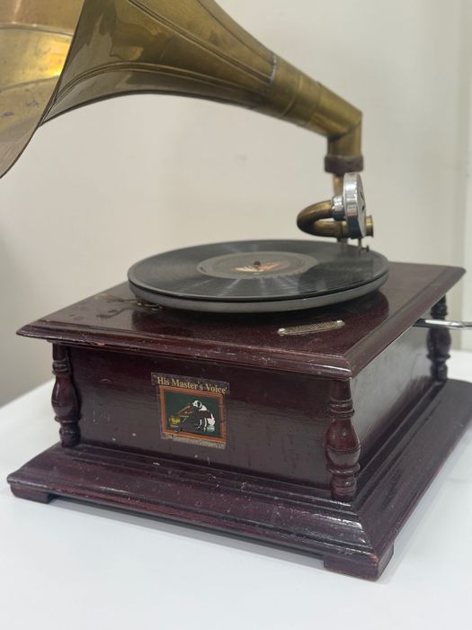 Стар грамофон His Master’s Voice