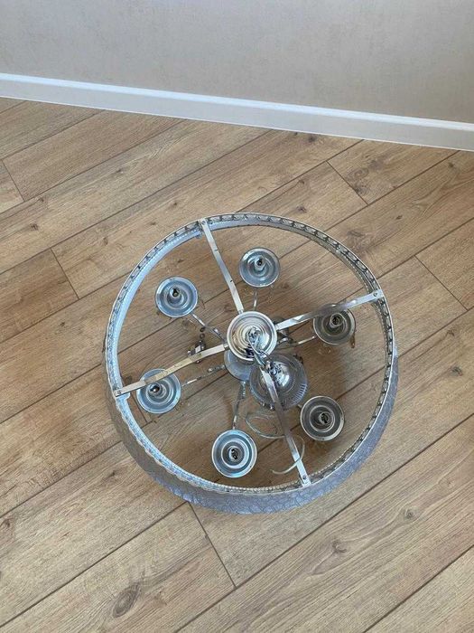 Продаю люстру 6-рожковую