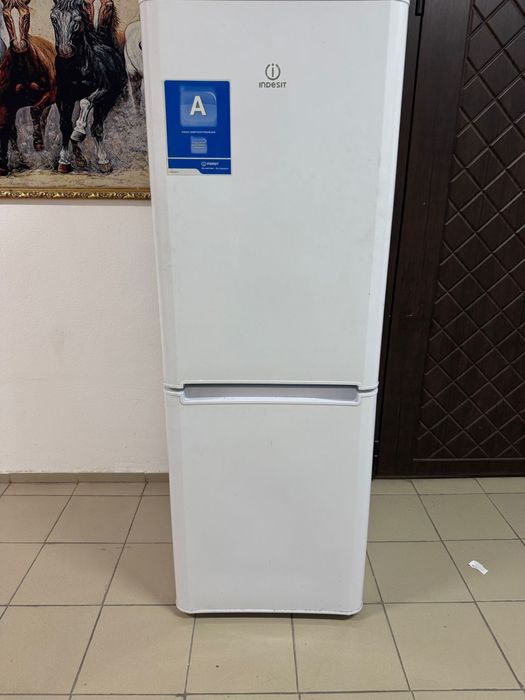 Продается холодильник indesit