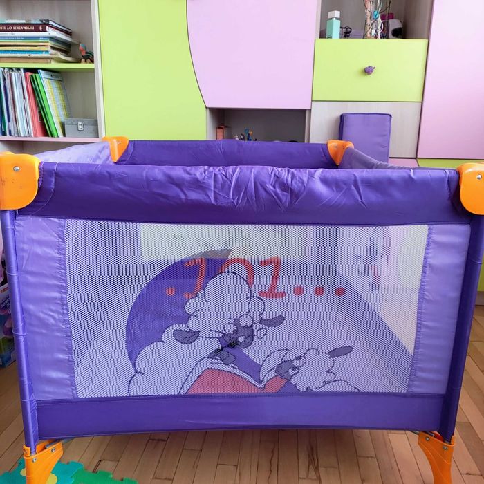 Детска кошарка за игра+ постелка- като нови