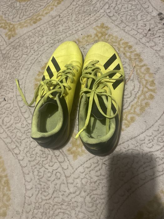 Футболни обувки за зала.