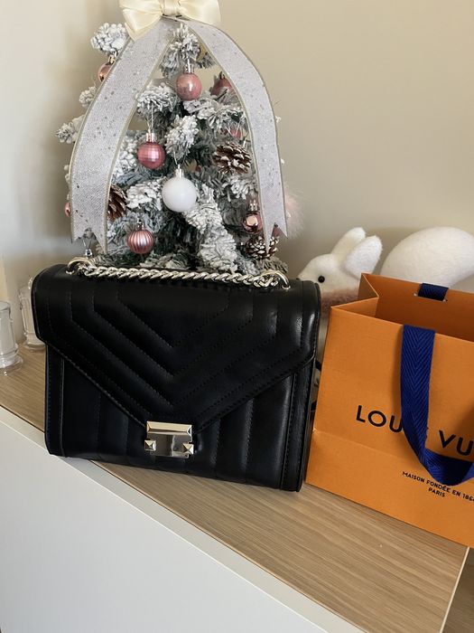 Стилна черна дамска чанта