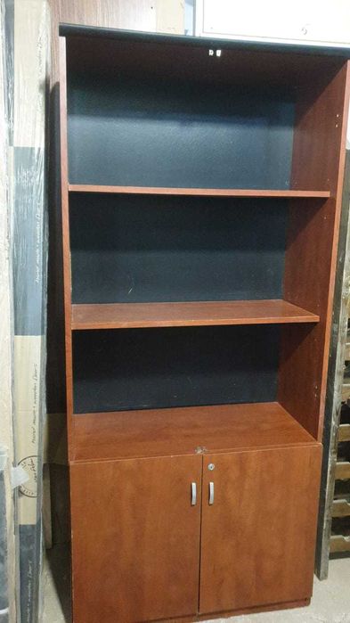 офисные шкафы в отличном состоянии