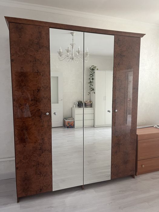 Шифонер с зеркалом