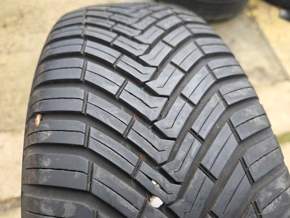 Единични гуми с размер 215 65 16