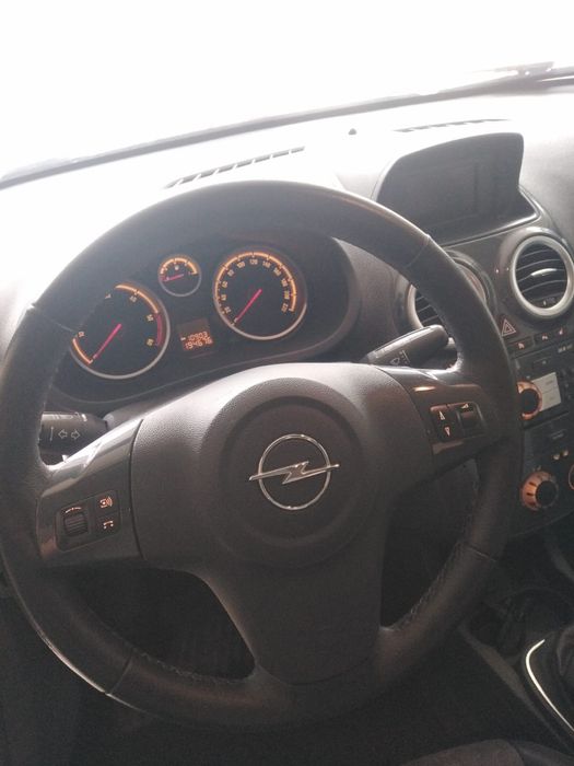 Vând Opel corsa 1,7 diesel, anul 2011