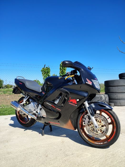 Vând honda Cbr 600 F3