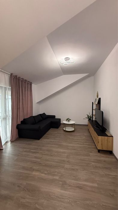 De inchiriat apartament 3 camere Sanpetru