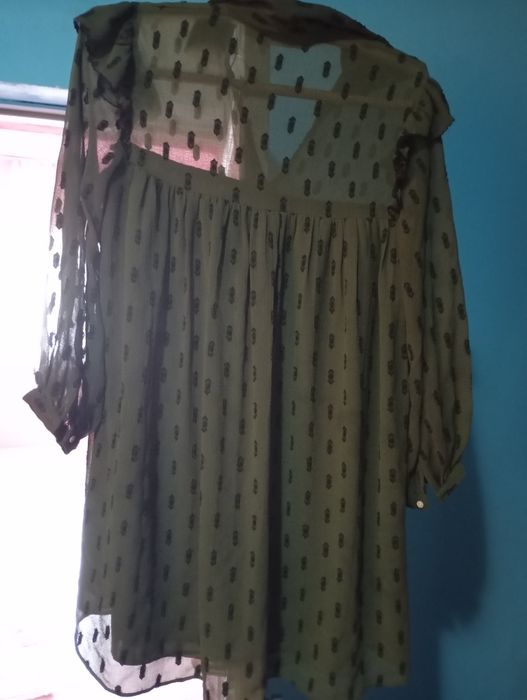 Haine de vânzare și noi și în stare buna unele .