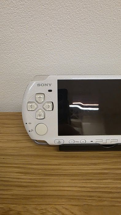 Sony PSP 3000, Modat, 550 jocuri, 9 în 1,  gata de joacă