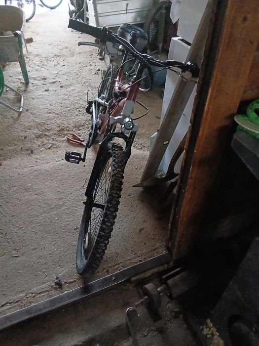 Vând bicicleta cu bec baterie si încărcător