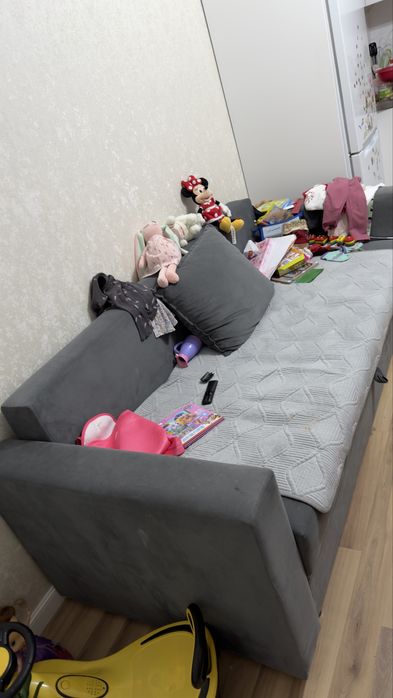 Продам диван серого цвета