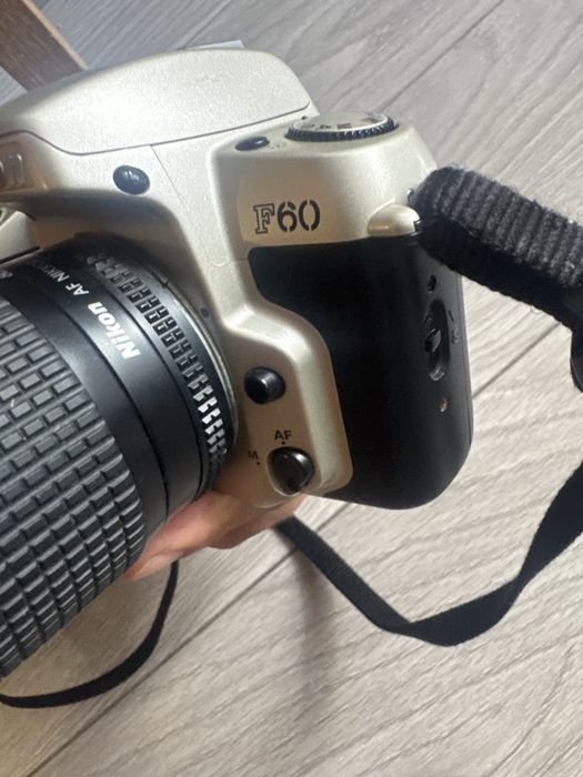 Aparat foto vechi cu film Nikon F60