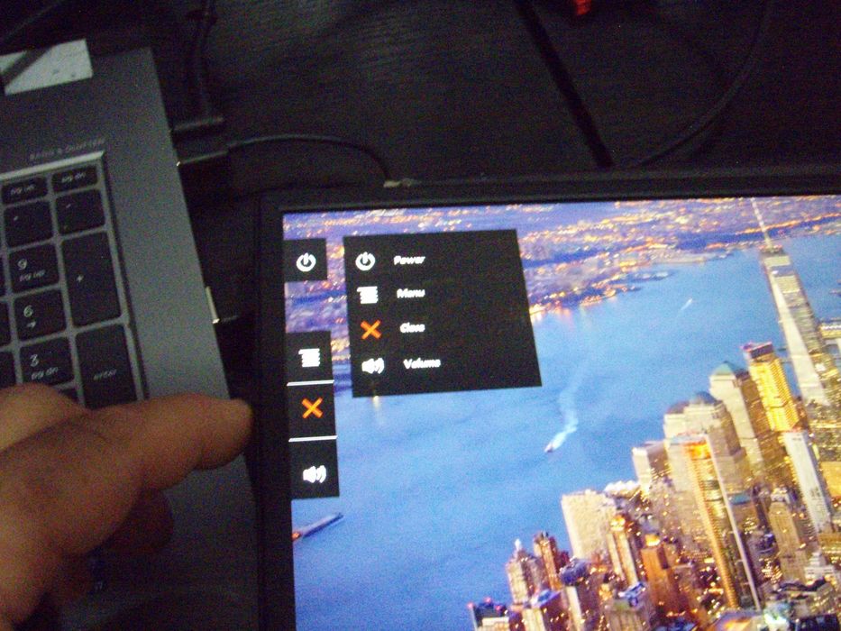 Monitor extern 17.3" FullHD 240Hz Asus ROG Strix XG17 cu probleme