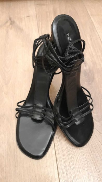 Босоножки 38разм. кожа