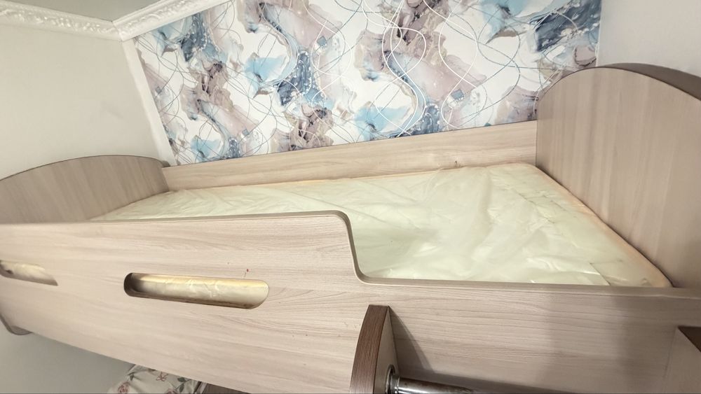 Продам двухэтажный кровать